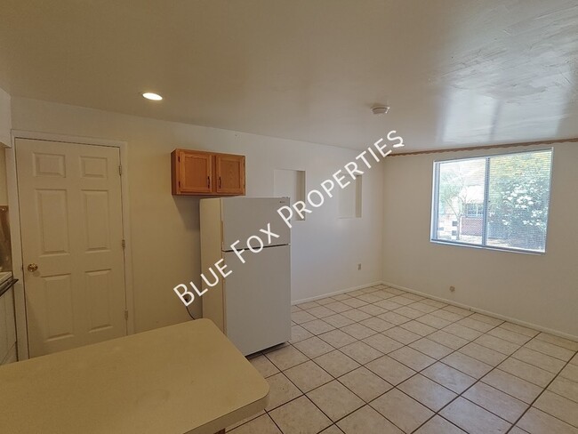 Building Photo - 3020 N Park Ave