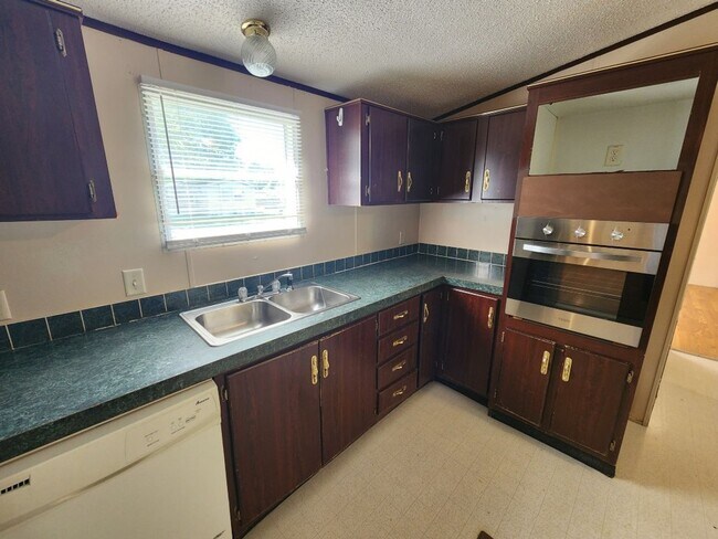 Building Photo - 15 Wilma Ln