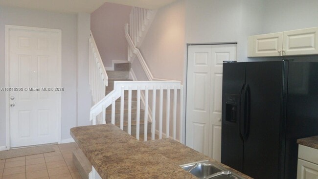 Building Photo - 2041 Nassau Dr