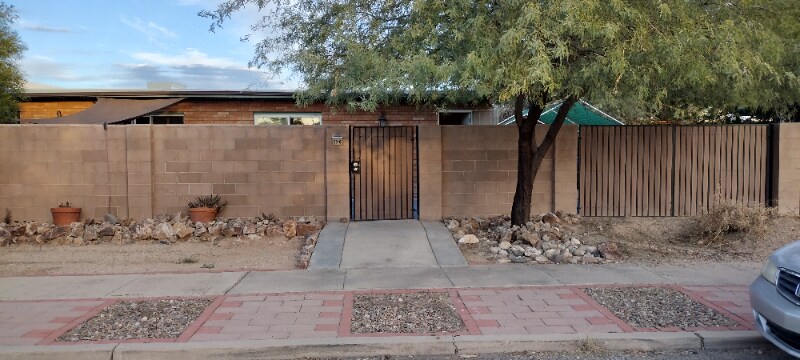 Building Photo - 3010 N Edith Blvd