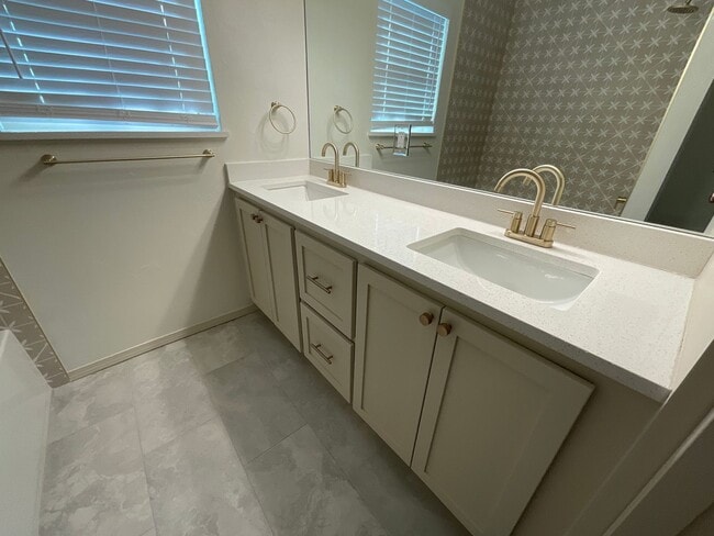 Building Photo - 2716 Carlton Way