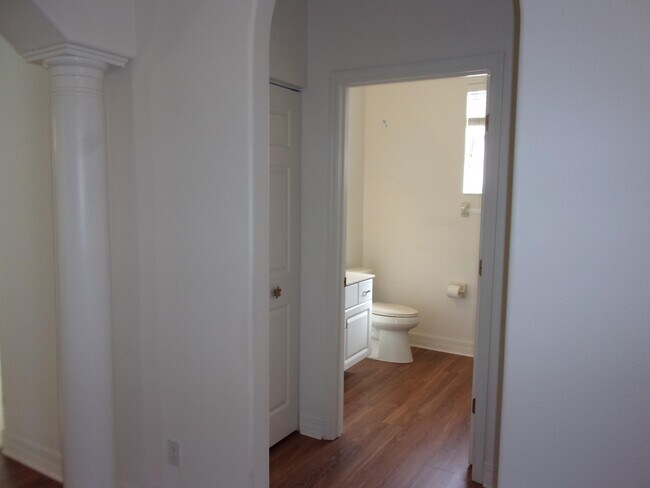 Building Photo - 512 Boxwood Pl