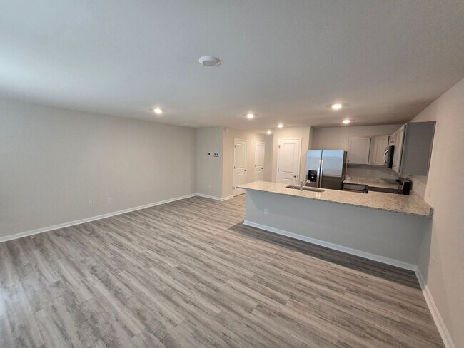 Building Photo - BRAND NEW 3 BEDROOM TOWNHOUSE IN PRINCE GEORGE