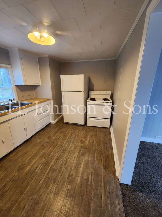 Building Photo - Cozy 1 Bedroom Home in Winston Salem