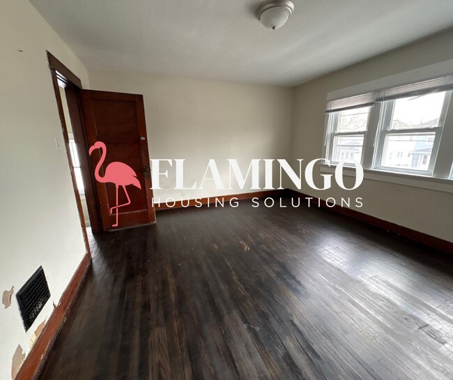 Building Photo - Charming Home in Dayton’s Gem City – Convenient Wayne Ave Location