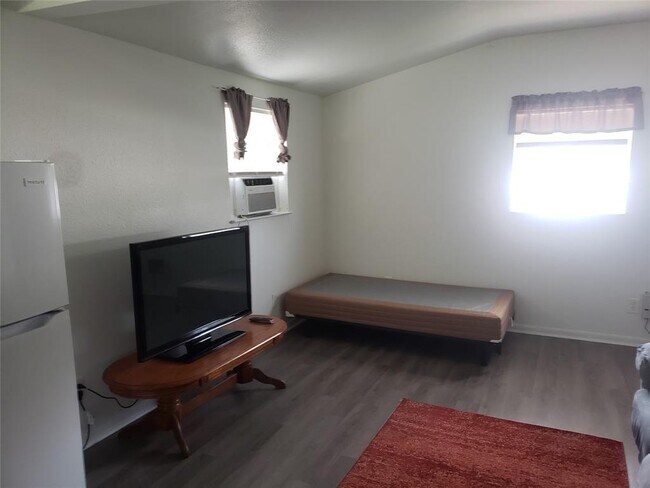 Building Photo - 3818 Hamid Blvd