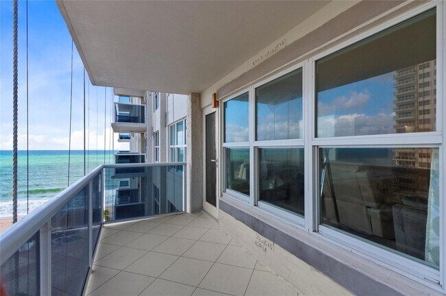 Building Photo - 3500 Galt Ocean Dr