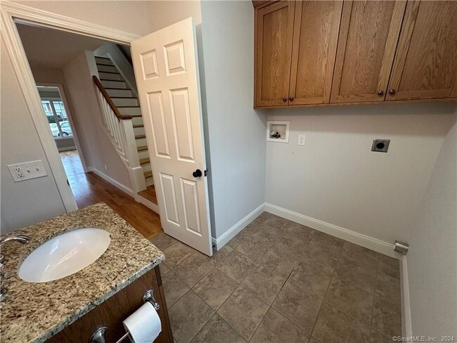 Building Photo - 562 Light St