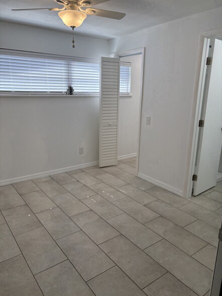 bedroom #3 10.5x10 - 690 Avenue C SE