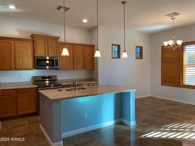 Building Photo - 20827 W Eastview Way