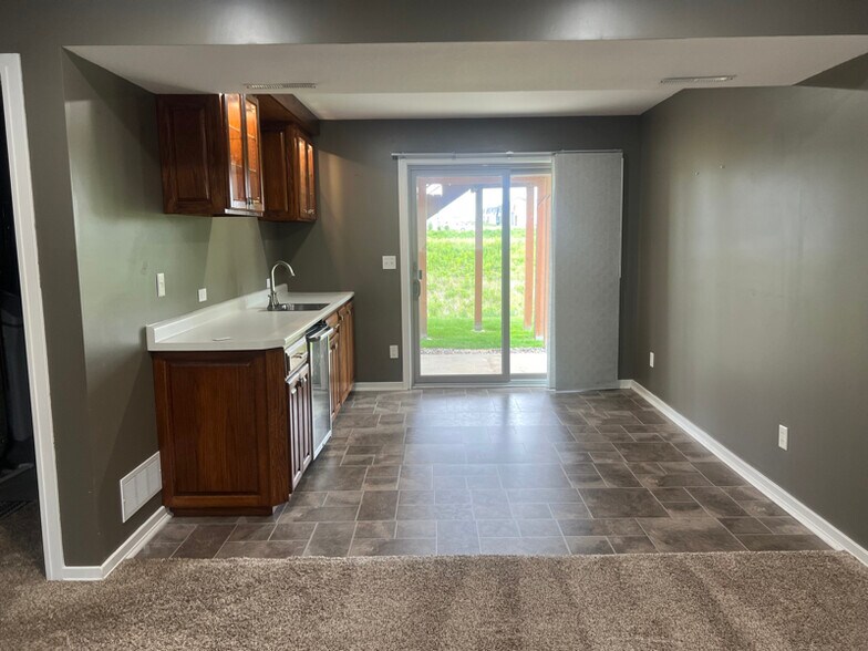 Building Photo - 5211 Castleview Dr NW