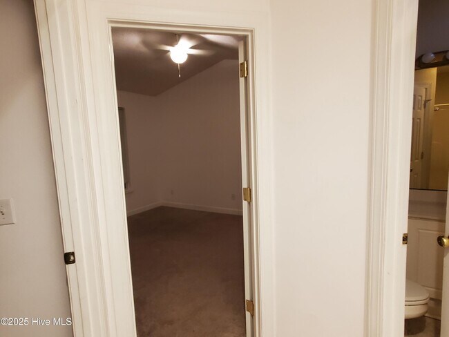 Building Photo - 321 S Kerr Ave