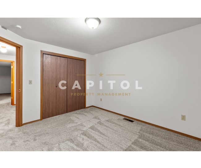 Building Photo - 1404 5th Ave SW