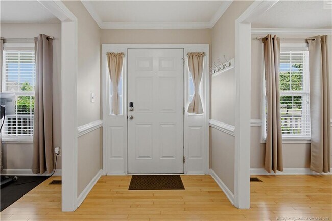 Building Photo - 420 Thorncliff Dr