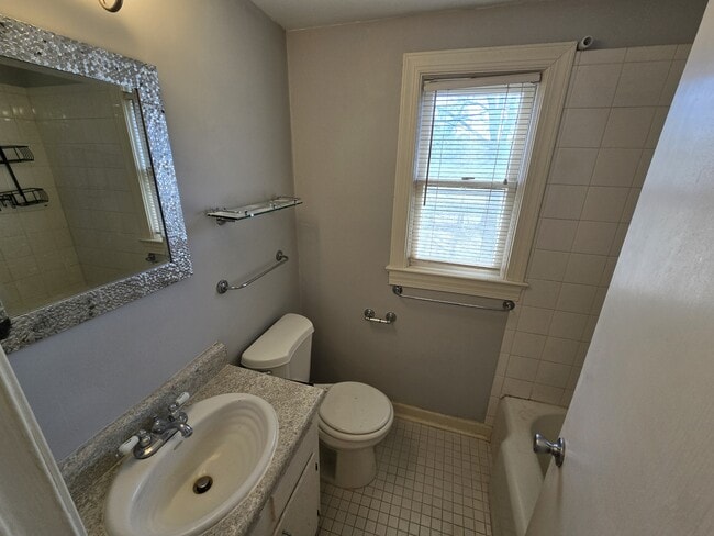 Building Photo - 1000 Nichols Dr