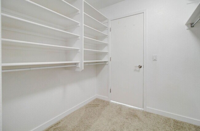 Building Photo - 16745 W Fillmore St