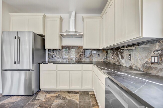 Building Photo - 309 Camperdown Elm Dr