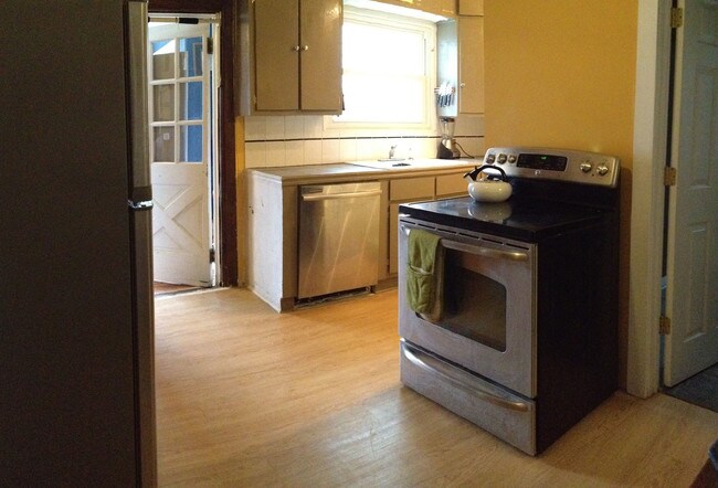 Building Photo - 142 S Marquette St