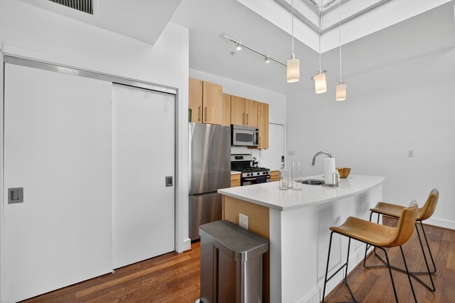 Building Photo - Modern 2BR Condo with Parking Included in Columbia Heights. Walkable Location!
