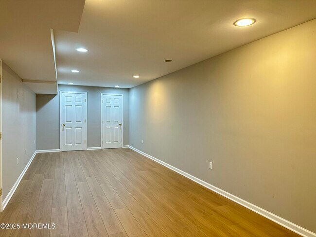 Building Photo - 219 Satinwood Dr