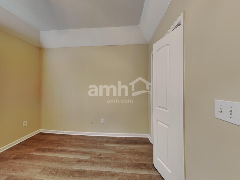 Building Photo - 197 Moreland Cir