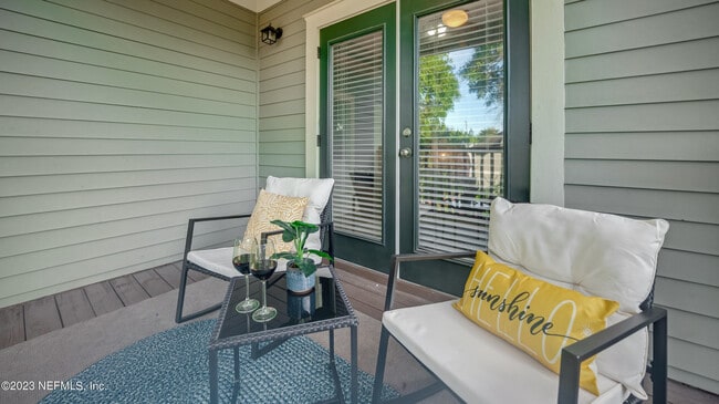 Building Photo - 128 E 9th St