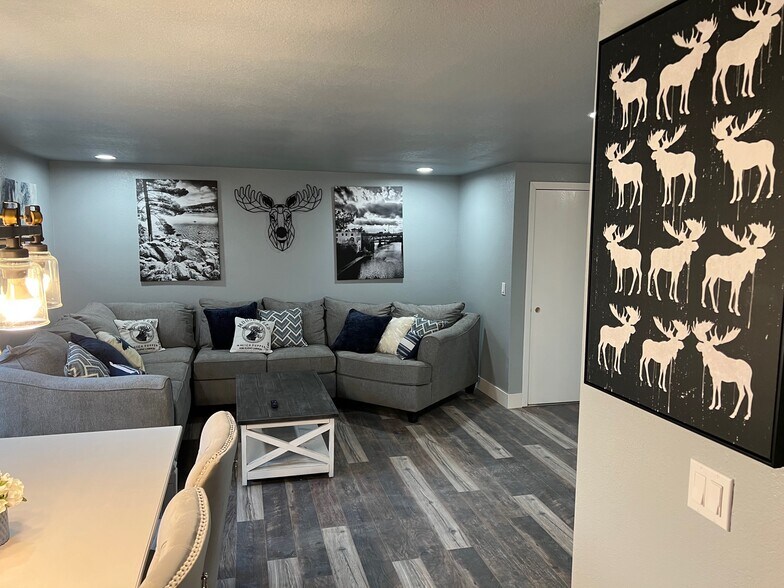 Building Photo - 21 Woodmere Ct