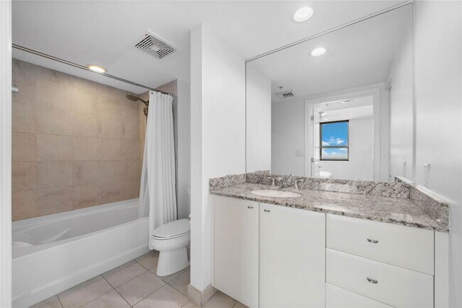 Building Photo - 600 W Las Olas Blvd