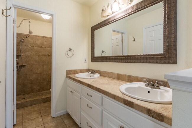 Building Photo - 121 Lake Vista W