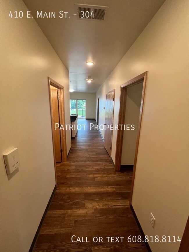 Building Photo - 1 bedroom/ 1.5 bath +den in Sun Prairie, WI