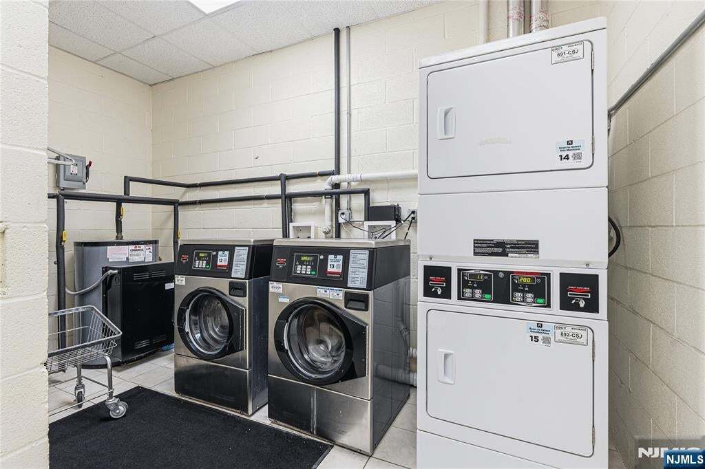 Building Photo - 905 River Rd