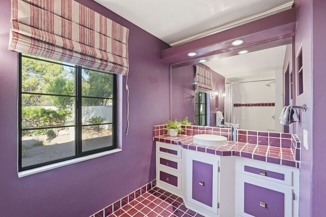 Building Photo - Elegant 3-Bedroom Home in Historic Tucson