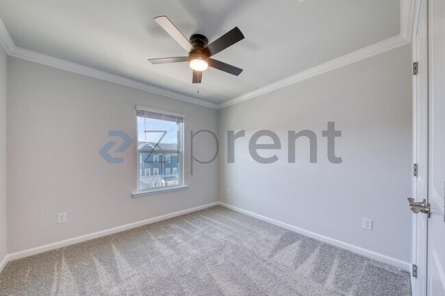 Building Photo - 1467 Hasse Ave