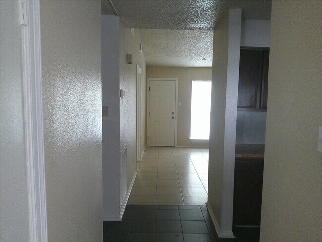 Building Photo - 5771 Easthampton Dr