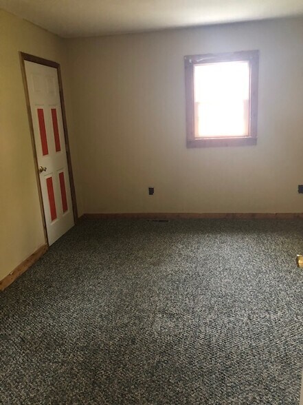Building Photo - 302 Brown St