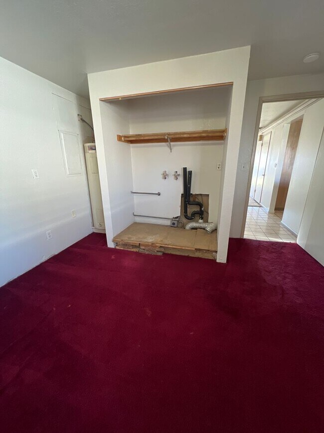 Building Photo - 55th Ave 3+ bedroom with attached oversized 1 car garage