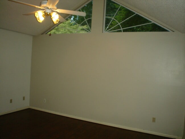 Building Photo - QUESTIONS PLEASE CONTACT Peggy Goodman 501...