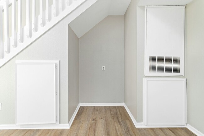 Building Photo - 1176 Oregon Ave