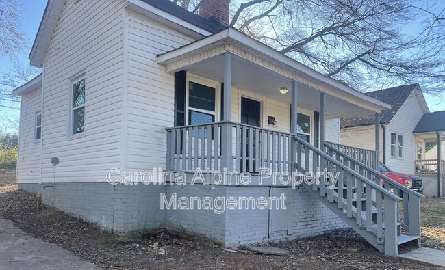 Building Photo - 705 Live Oak St