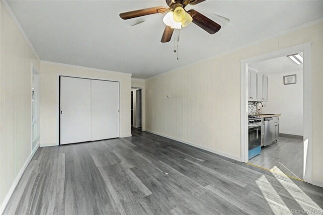 Building Photo - 28 Round Hl Dr