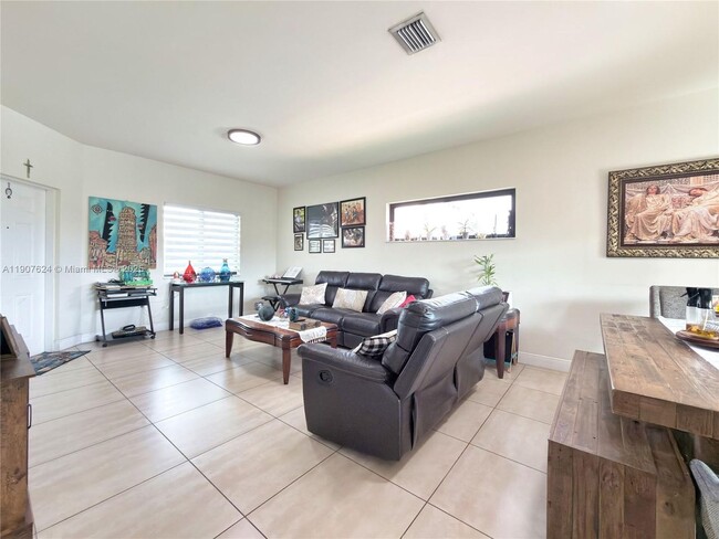 Building Photo - 1053 SW 29th Ct