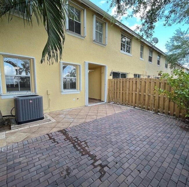 Building Photo - 14905 SW 8th Terrace