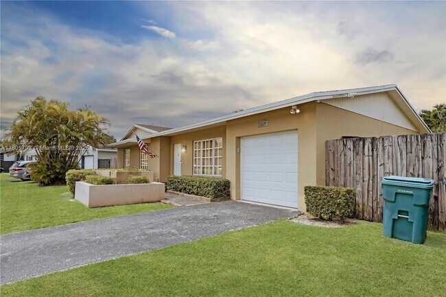 Building Photo - 10520 SW 124th Ave