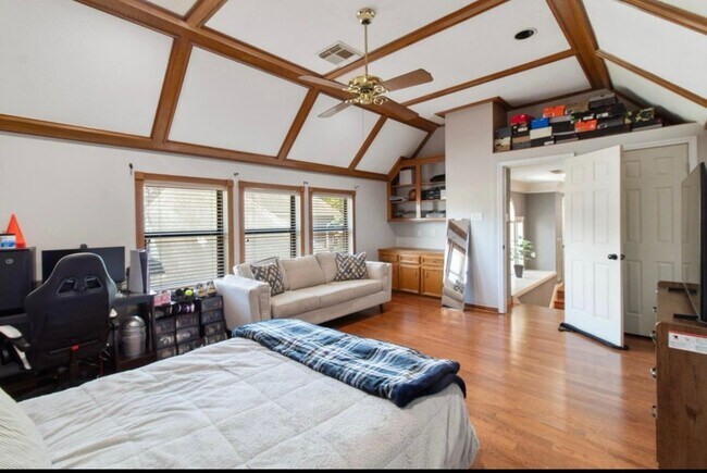 Building Photo - 18234 Knotty Green Dr