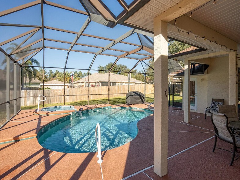 Building Photo - 184 Cacique Dr