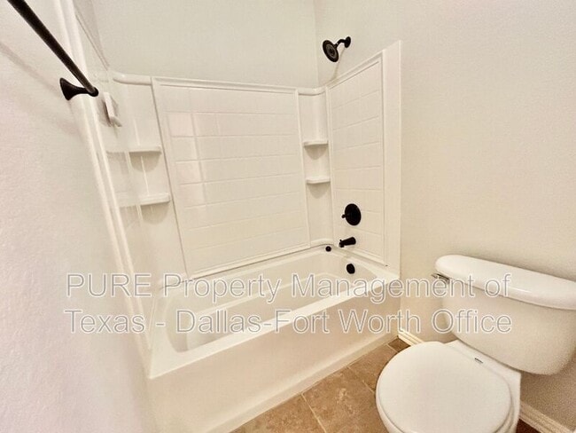 Building Photo - 511 Carnation Ln