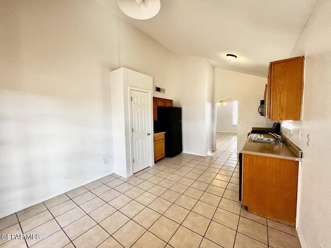 Building Photo - 12752 Tierra Salas Dr