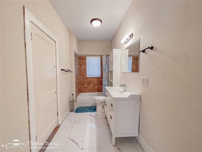 Building Photo - 2807 Russell Ave