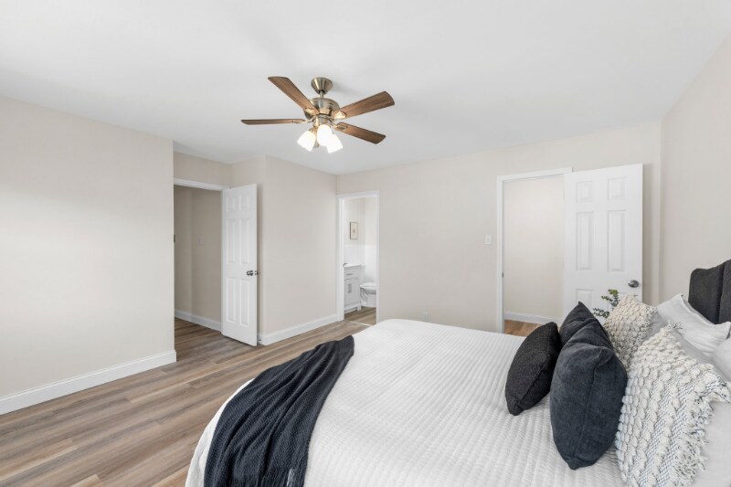 Building Photo - 2 Oak Point Ct