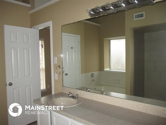Building Photo - 709 Grand Cayman Way